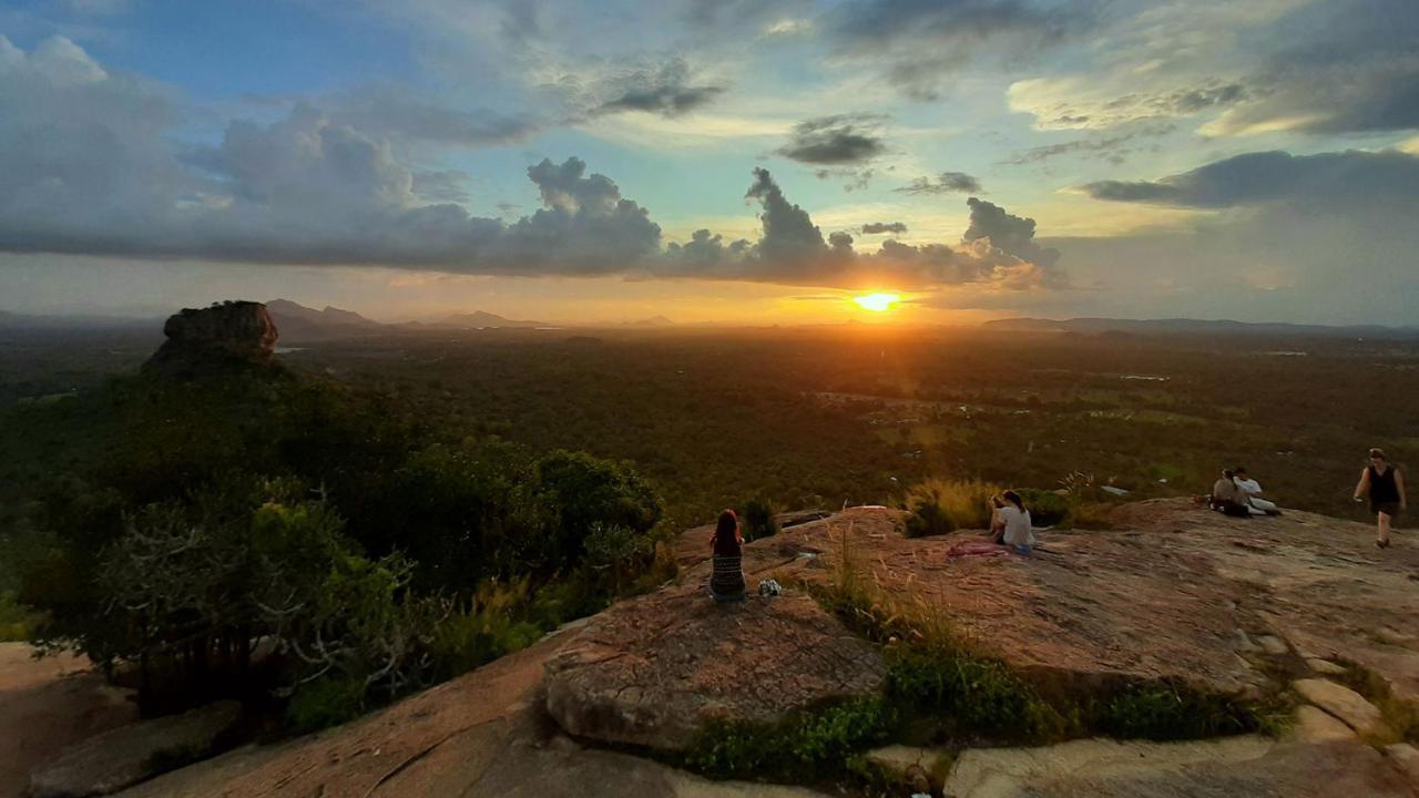 Sigiriya Rock Gate Tree House Hotel Luaran gambar